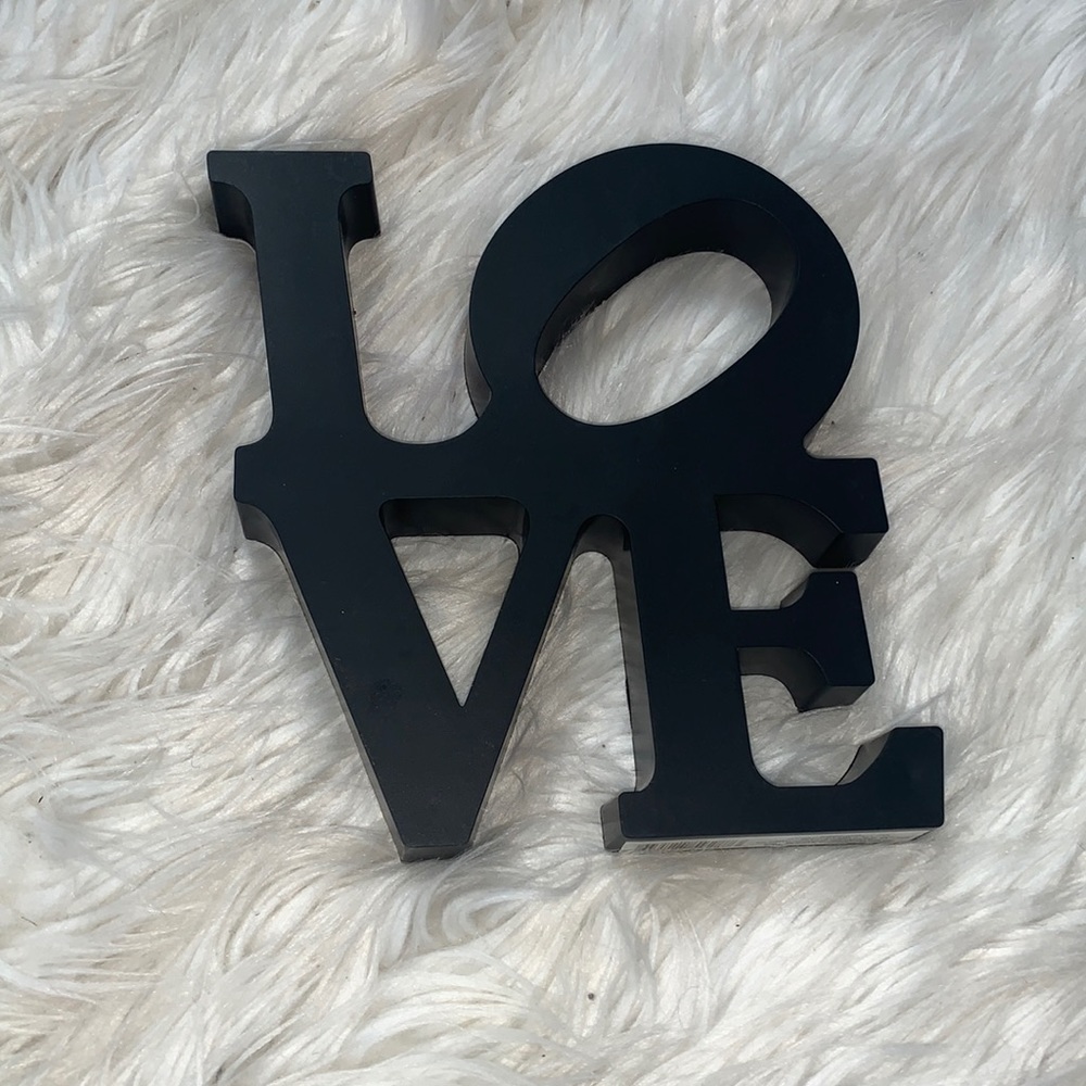 BNWT LOVE SIGN